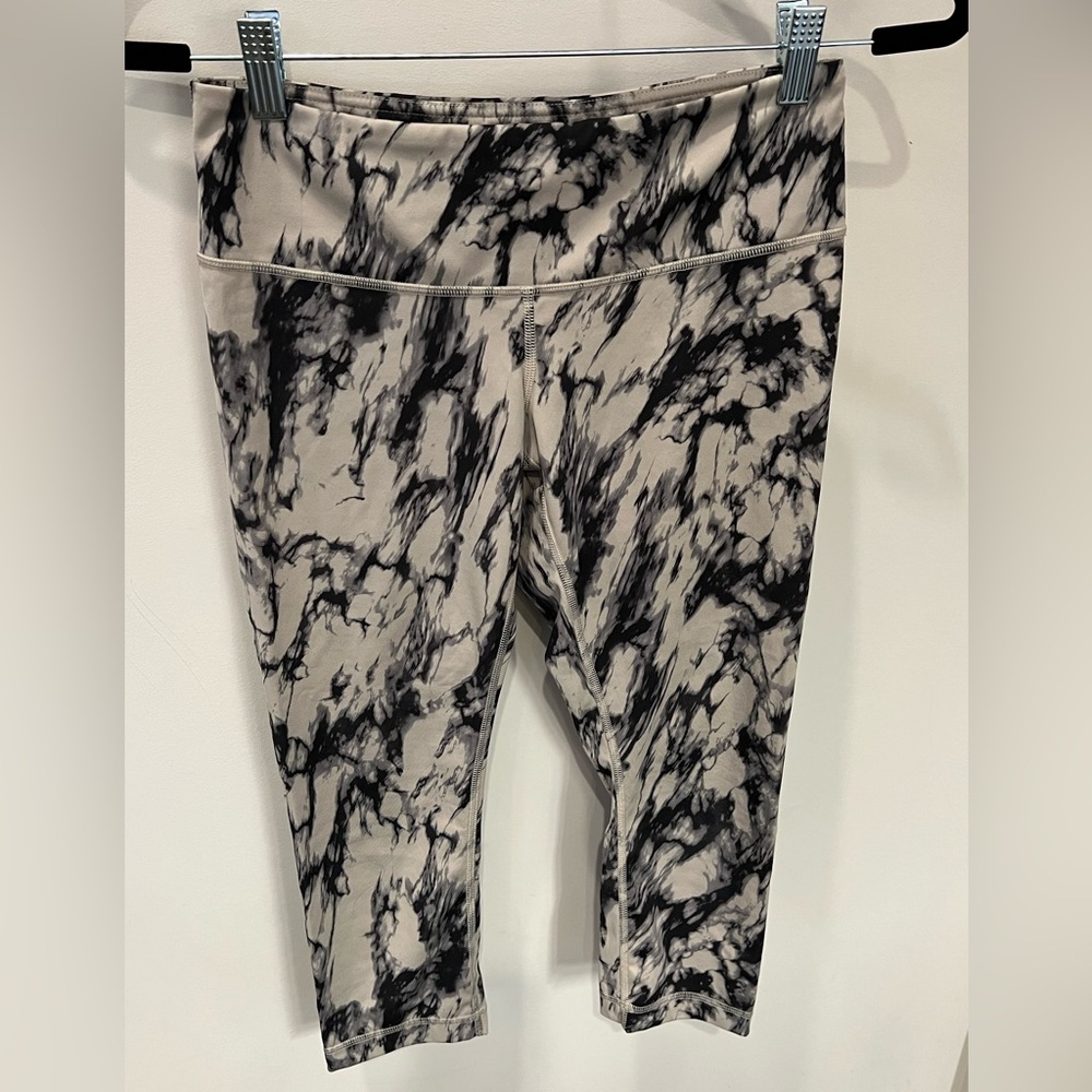Lululemon Black and Beige Cropped Leggings